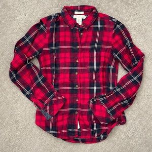 H&M fitted red plaid flannel button up shirt
